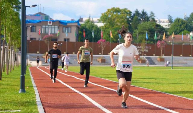 2 kilometrelik parkurda 'Zafer' için koştular