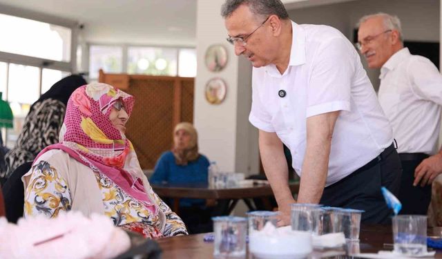 Başkan Kurnaz yaşlıları ziyaret etti