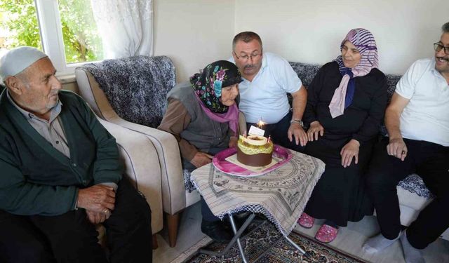 Bir asırı deviren Atiye nineye davul zurnalı kutlama