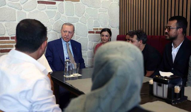 Cumhurbaşkanı Erdoğan, İstanbul'da esnafı ziyaret etti