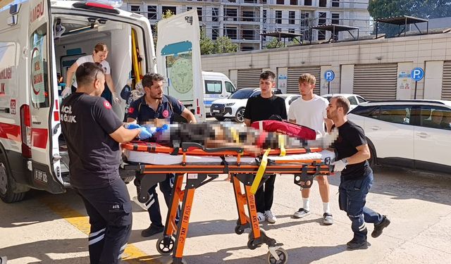 Devrilen traktörün altında kalan sürücü öldü