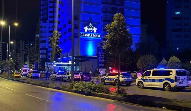 Genç kadın bıçaklanmış, sonra aşağı atılmış