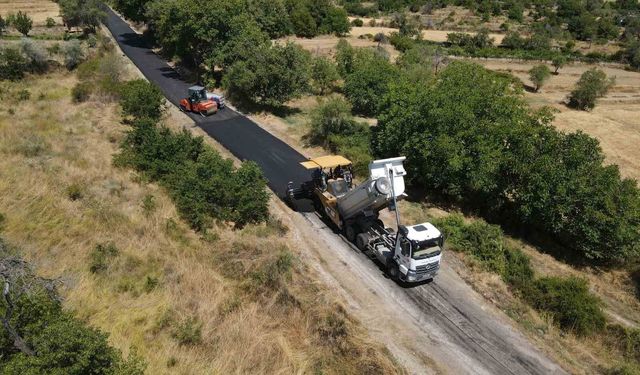 Kastamonu'da köy yolları sıcak asfaltla kaplanıyor