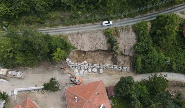 Kastamonu'da selde zarar gören köy yolları onarılıyor