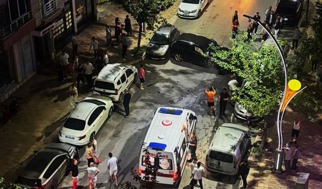 Kontrolden çıkan otomobil park halindeki 6 araca zarar verdi