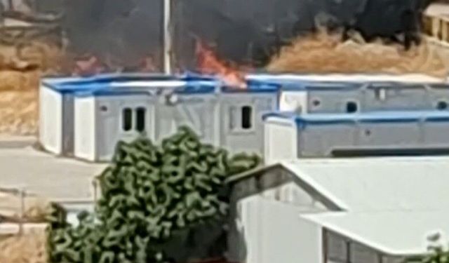Kopan elektrik telleri yangın çıkardı