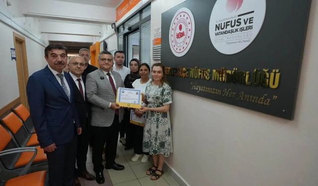Memnuniyet anketinde öne çıkan kamu personeli ödüllendirildi