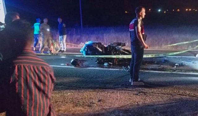 Motosiklet iş makinesine arkadan çarptı: 1 ölü