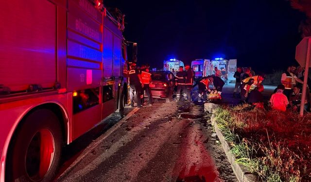 Sakarya'da iki otomobil çarpıştı: 5 kişi yaralandı