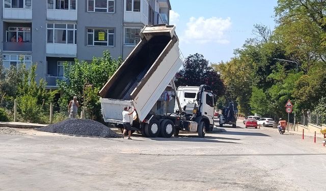 Okullar Caddesi’nde kısmi asfaltlama