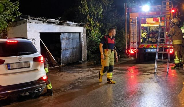 Sinop'ta garaj çatısına atılan sigara izmariti yangına neden oldu