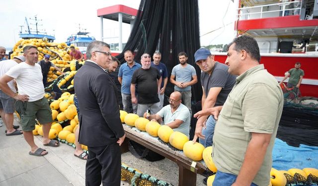 Vali Özarslan, balıkçıların heyecanına ortak oldu