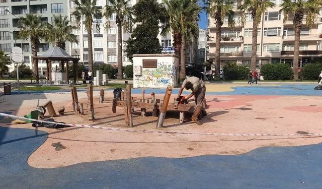 İskele Camii yanındaki çocuk parkı yenileniyor