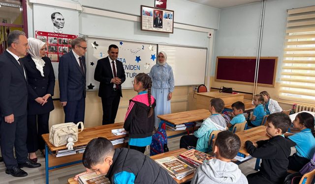 Kaymakam Kürkcü, eğitim yılının ilk dersinde öğrencilerle buluştu