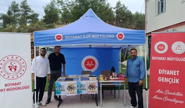 Boyabat’a ilk kez gelen öğrenciler için karşılama standı kuruldu