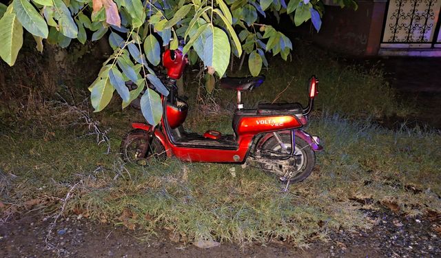 Devrilen elektrikli bisikletin sürücüsü yaralandı
