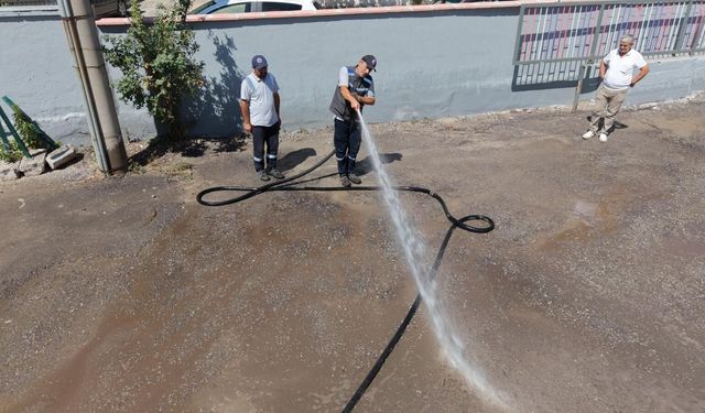 Karabük'te okulların çevrelerinde temizlik çalışması