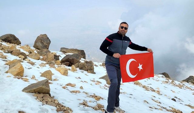 4 bin 811 metrelik Savalan Dağı zirvesine zorlu tırmanış