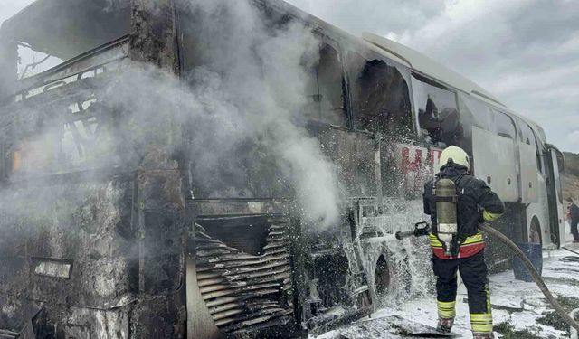 Otobüs yangınında 16 kişi ölümden döndü