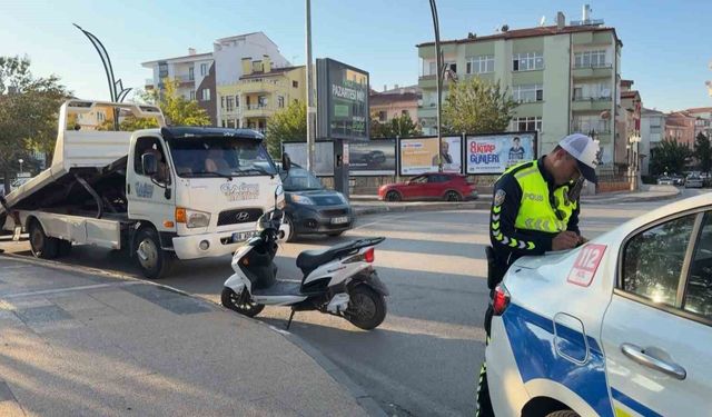 Plakasız motosikletin sürücüsüne ceza