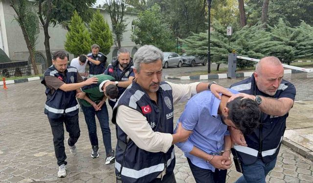 Polis ağlayan kadını fark etti. 3 kişi tutuklandı