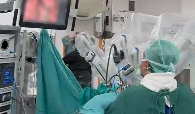 Robot yardımlı akciğer kanseri ameliyatı gerçekleştirildi