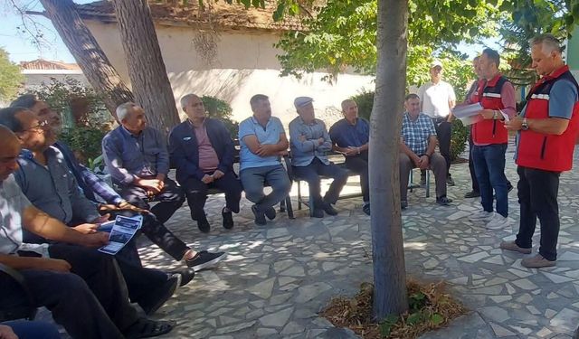 Tarım ekipleri üreticilerle bir araya geliyor