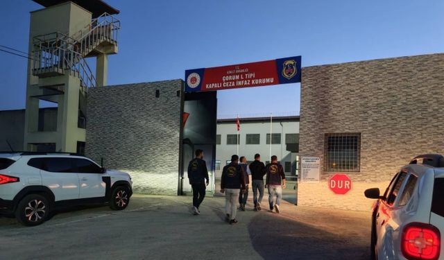 Aranan 25 kişi yakalandı