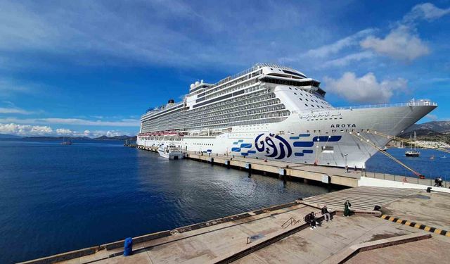 Dev kruvaziyer Bodrum'a geldi