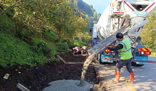 Düzce'de beton kanal çalışmaları yürütülüyor