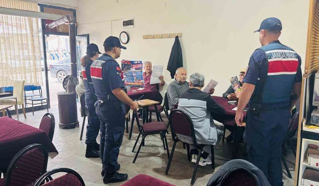 Jandarma çocuklar için köy köy gezip broşür dağıttı
