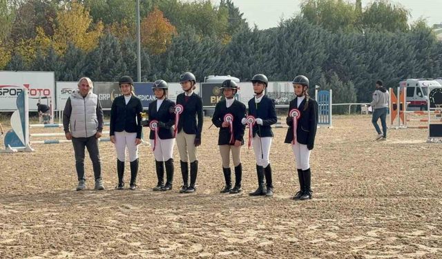 Kastamonu Üniversitesi binicilik ekibinden çifte zafer