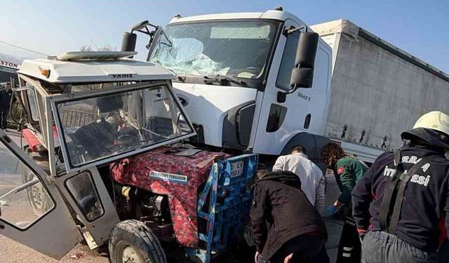 Tır ile traktör çarpıştı: 2 ölü, 1 yaralı