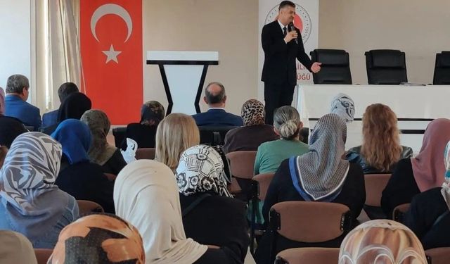 Umreye gideceklere kutsal yolculuk öncesi seminer