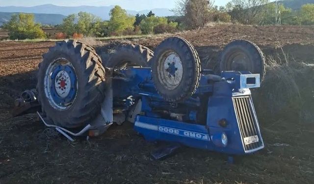 Traktör devrildi, sürücü yaralandı