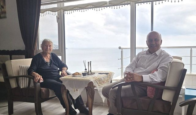 Başkan Gürbüz, 92. yaşına giren Özturan’ı unutmadı!