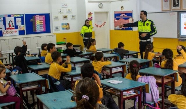 Sinop’ta ilkokul öğrencilerine trafik eğitimi verildi
