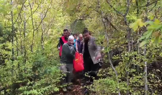 Kayıp kadın için zorlu tahliye: Ekipler taşıyarak çıkardı