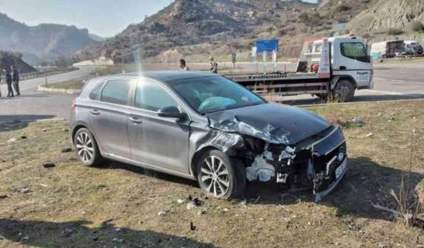 Otomobil ile minibüs çarpıştı: 2 yaralı