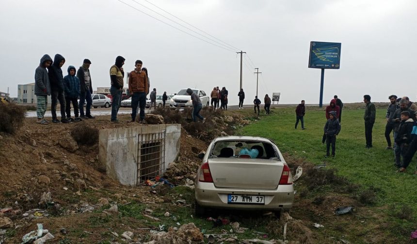 Mardin’de otomobil yol kenarına uçtu: 2’si ağır 5 yaralı