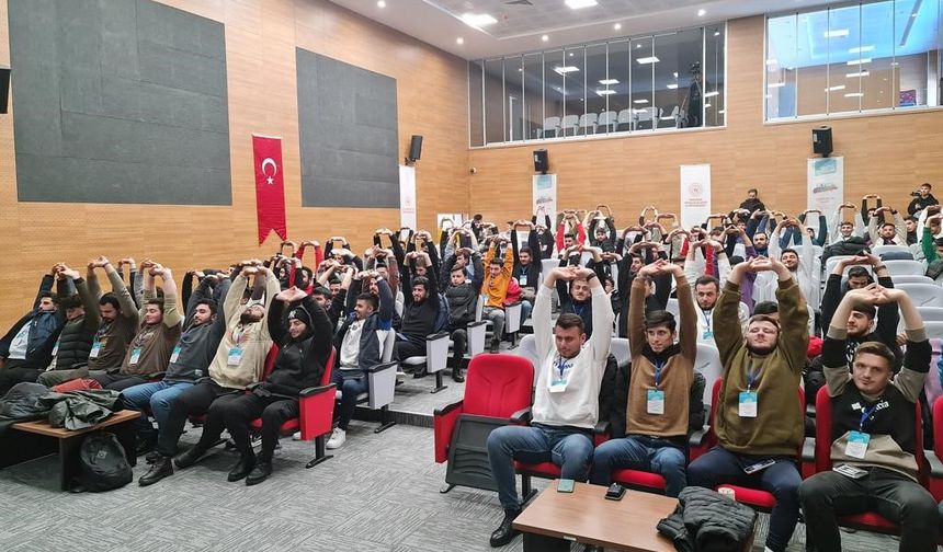 Rektör Türkmen 7. Tematik Kış Kampında "Yurt-Time Spor" projesini anlattı