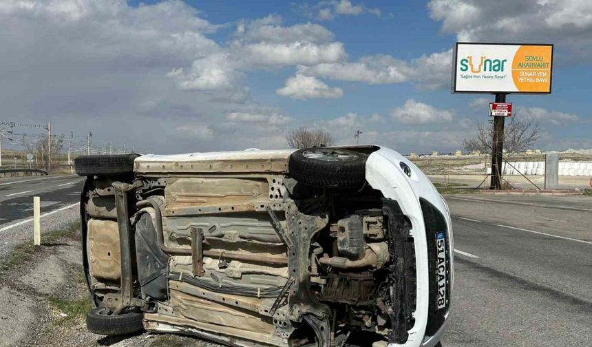 Köpeğe çarpmamak için manevra yapan otomobil takla attı: 1 yaralı