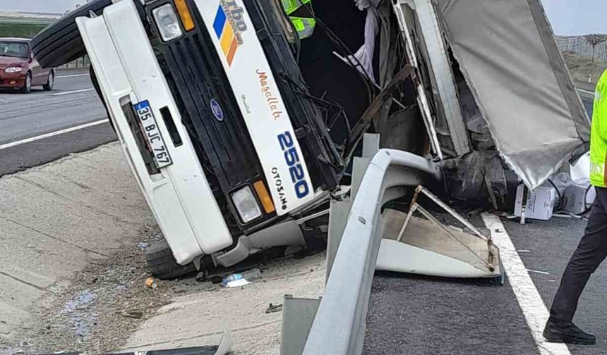 Niğde’de devrilen kamyon sürücüsü öldü