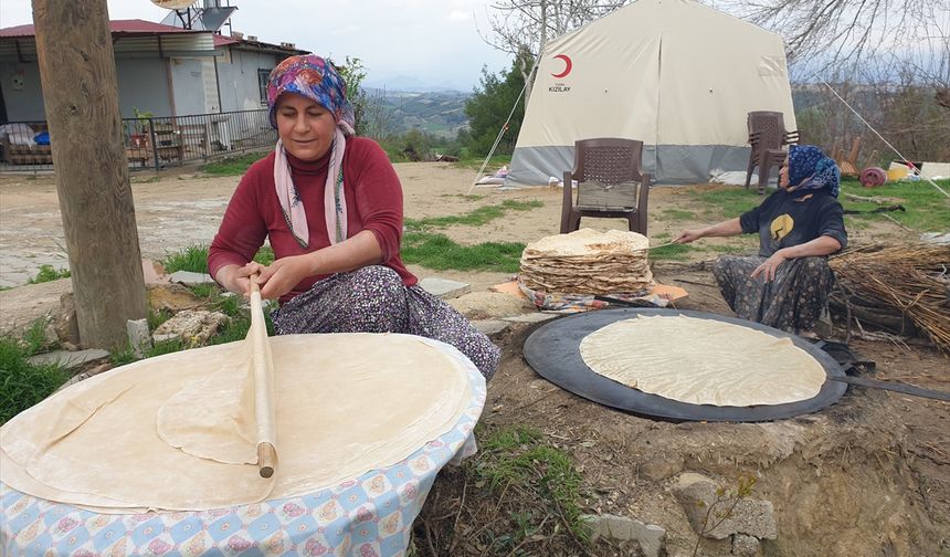 OSMANİYE - Kadınlar ramazan için imece usulüyle yufka hazırlıyor