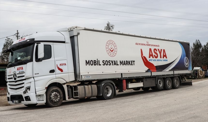 Osmaniye'nin köylerini gezen Mobil Sosyal Market depremzedelerin ihtiyaçlarını karşılıyor