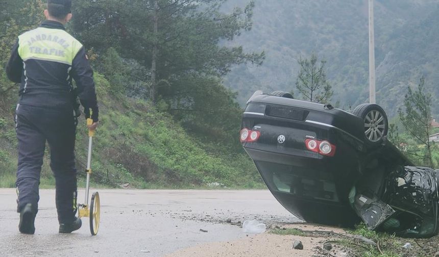 Sinop plakalı otomobil Karabük'te kaza yaptı: 4 yaralı
