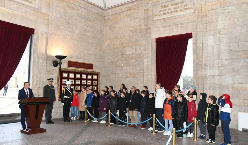 Sinoplu öğrenciler Anıtkabir'de