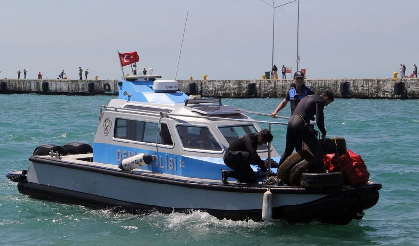 Sinop'ta dalgıçlar deniz dibi temizliği yaptı, denizden "takma diş" bile çıktı