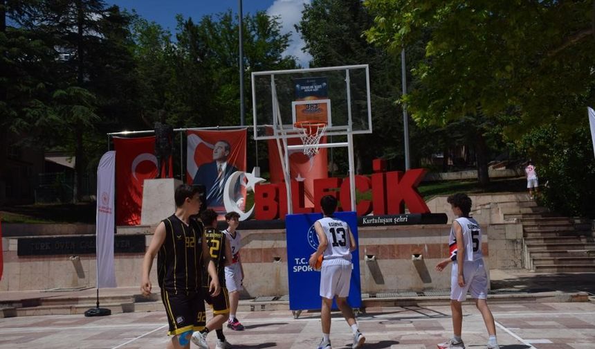 "Sokaklar Bizim" projesi kapsamında 3x3 Basketbol Turnuvası Marmara Bölgesi Finalleri Bilecik’te yapıldı