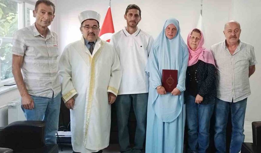 Alman kadın Müslüman oldu